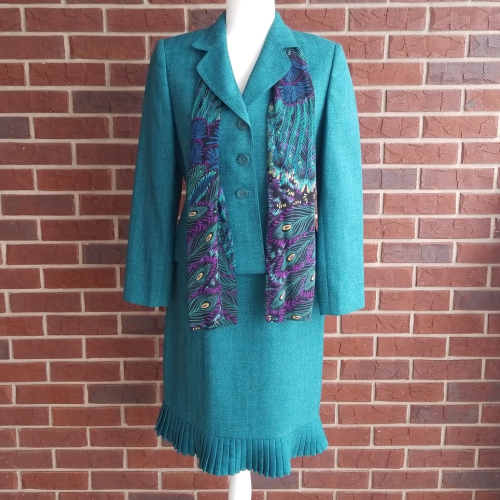 Suit Studio 3pc Skirt Suit W/Sheer Peacock Scarf